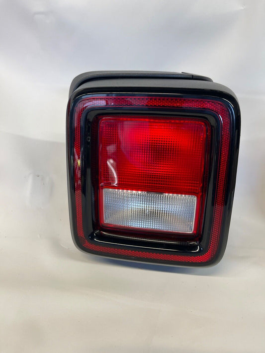 Jeep Wrangler Genuine Mopar Tail Lamp Right 68544530AA