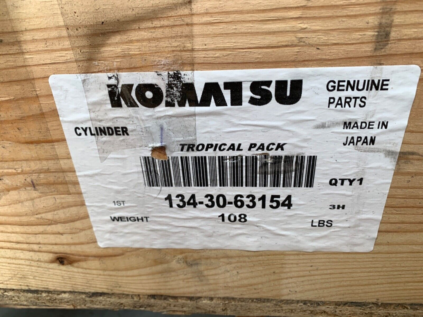 New Komatsu Genuine Part 134-30-63154 CYLINDER Tropical Pack