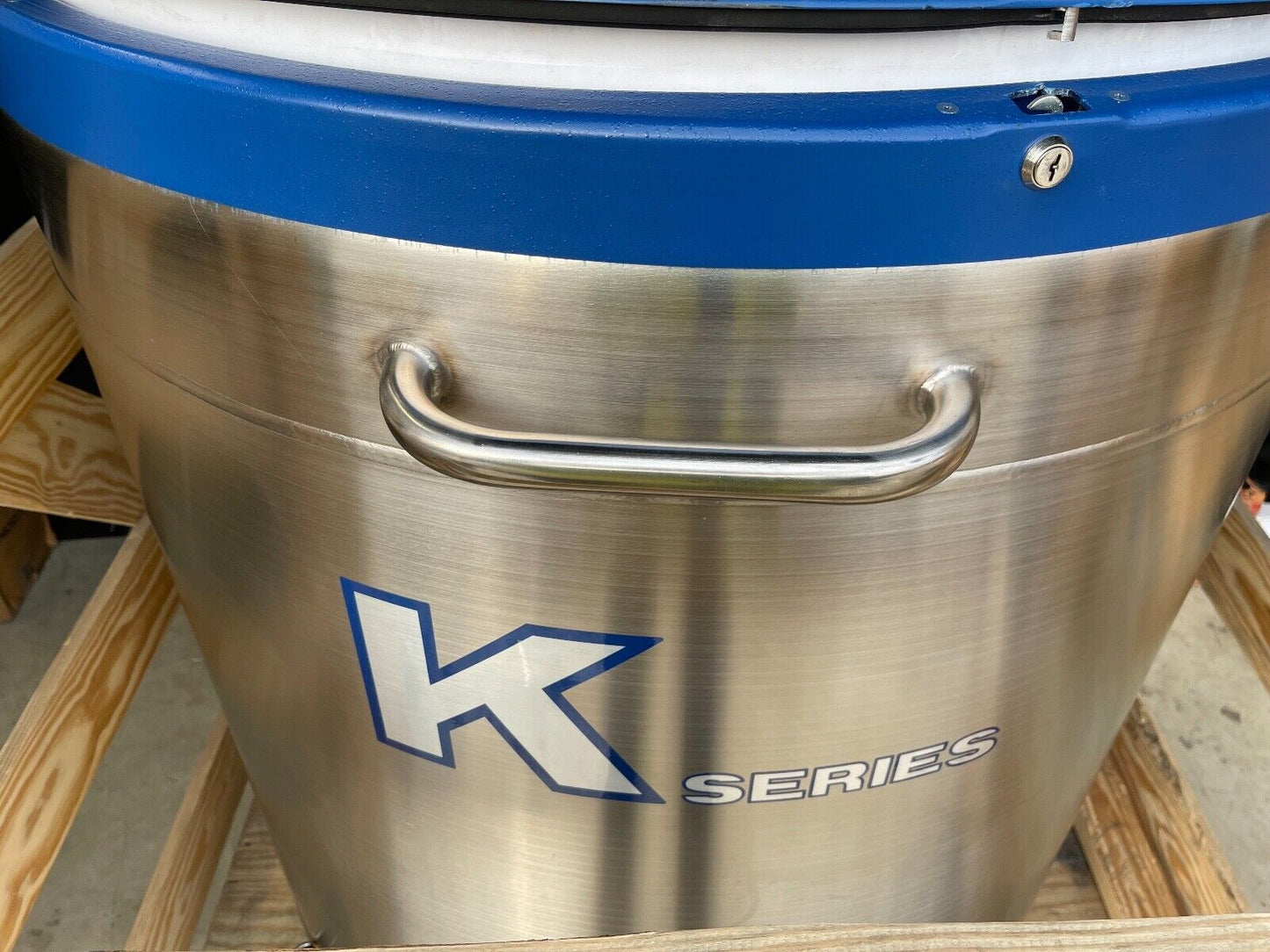 K-SERIES 38K Cryogenic Freezer With CS200 Controller MODEL 38K-CS200