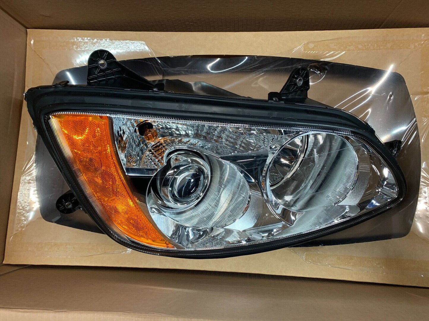 NEW OEM Paccar Kenworth P54-6162-100R T660 Dual RH Semi Headlight Assembly