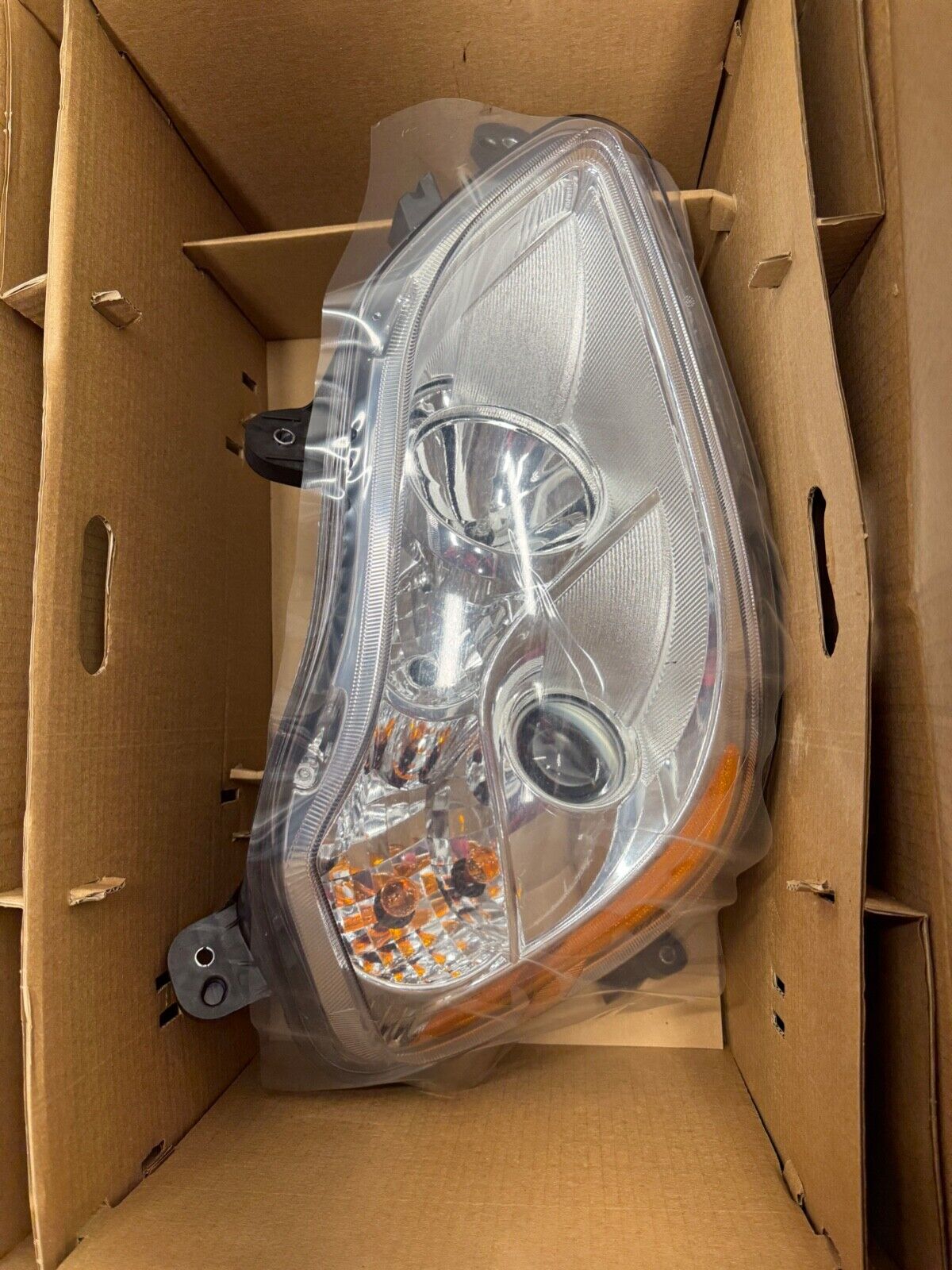 OEM Paccar Kenworth T680 Headlamp Assembly - RH P54-6164-110R